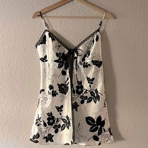 VICTORIAS SECRET SATIN TIE-ON NIGHTGOWN 🕊